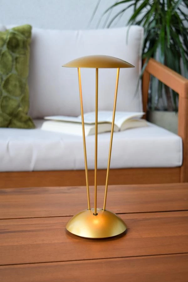 Lucide RENEE - Rechargeable Table lamp Indoor/Outdoor - Battery pack/batteries - Ø 12,3 cm - LED Dim. - 1x2,2W 2700K/3000K - IP54 - With wireless charging pad - Matt Gold / Brass - ambiance 3
